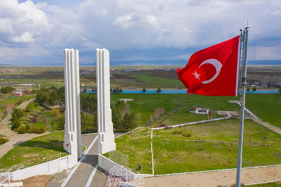 Malazgirt Meydan Muharebesi Kimler Arasında Olmuştur ve Sebepleri Nelerdir?