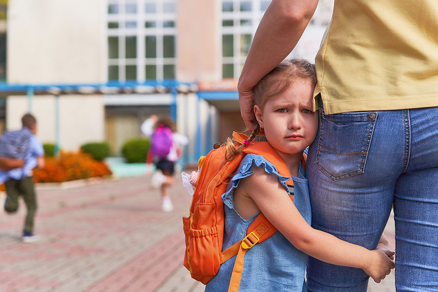 Çocuklar Neden Annelerine Aşırı Bağımlı Hâle Geliyor?