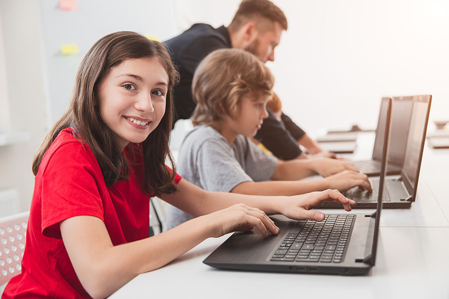 Bilgisayar Dersinin Çocuklara Faydaları Nelerdir?