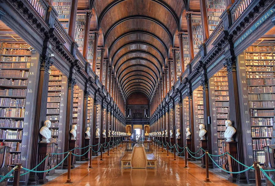 Trinity College Kütüphanesi - İrlanda