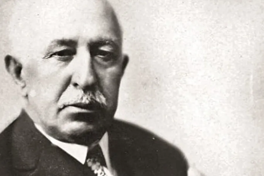 Halid Ziya Uşaklıgil Kimdir? En Önemli Eserleri Nelerdir?